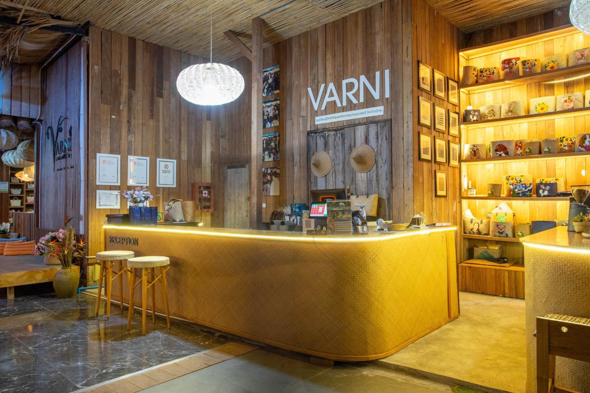 Varni Homestay Phatthalung Extérieur photo